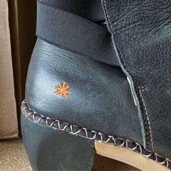 Bueno Florida Chelsea Boots - Picture 8 of 8